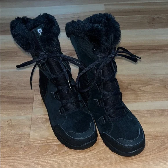 Women's Black Fur-Lined Winter Boots - Picture 1 of 6